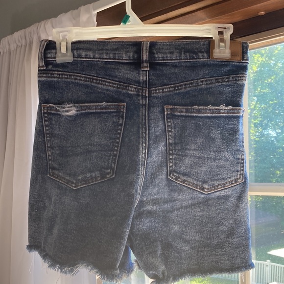 American Eagle Dark Wash stretch mom shorts, distressed - Picture 4 of 5